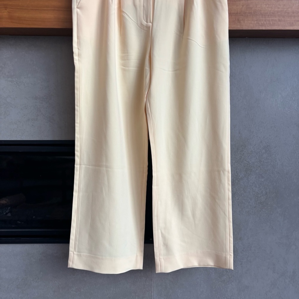 Abercrombie & Fitch Ultra Hight Rise Wide Leg Pant in Yellow, Size 34 - Picture 7 of 16